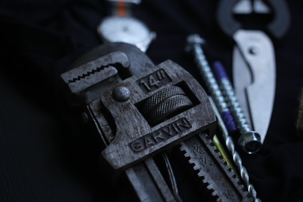 Professional pipe wrench for plumbing repair